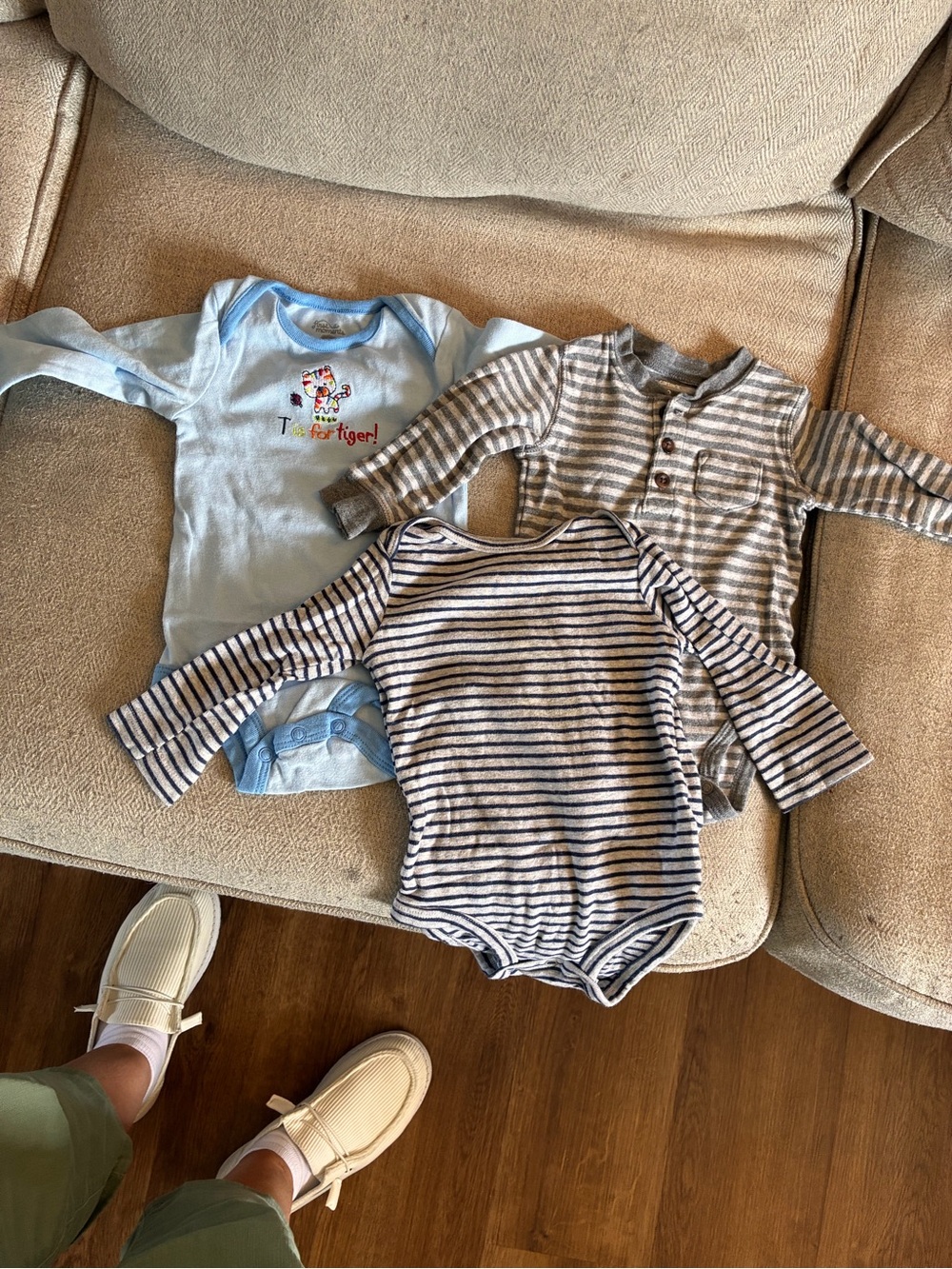 Set of 3 long sleeve bodysuits